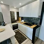 Amazing In Americas Apartment *